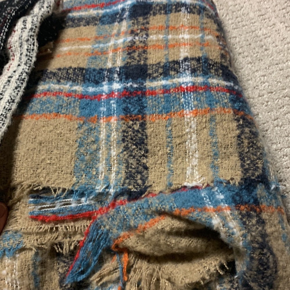 Scarf Lot - Picture 4 of 4
